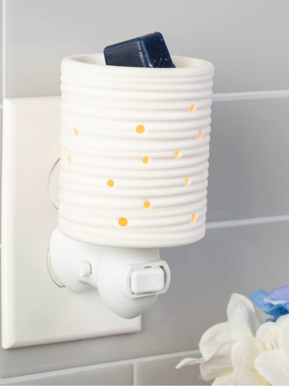 Ceramic Plug-In Lantern Night Light Wax Warmer - Picture 2 of 2